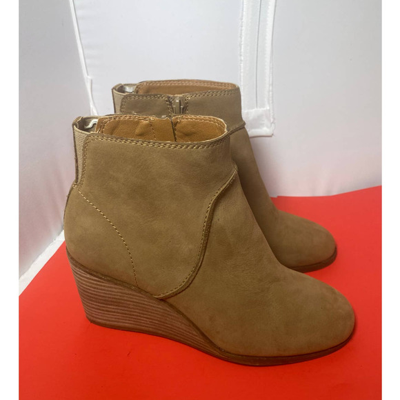 Lucky Brand Booties Tan Suede Side Zip High Wedge Heel Ankle size 7.5 M NWT - Picture 1 of 10